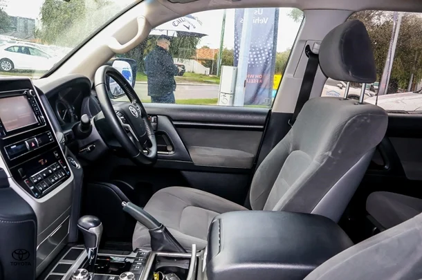 2019 Toyota Landcruiser GXL image 9