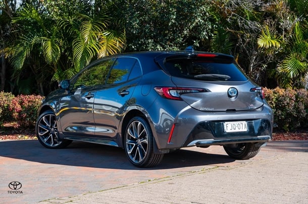 2024 TOYOTA Corolla Hatch Hybrid ZR image 2
