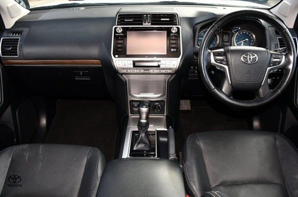 2019 Toyota Prado VX image 6