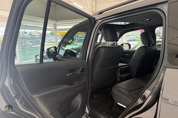 2022 Toyota Landcruiser GR-S image 11