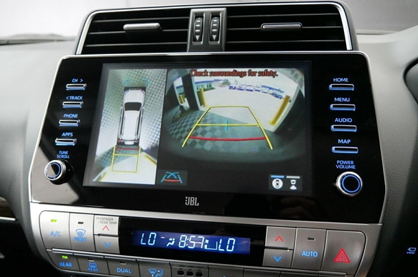 2023 Toyota Prado VX image 11