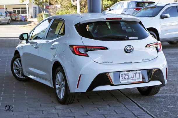2024 Toyota Corolla Hatch Hybrid Ascent Sport image 2
