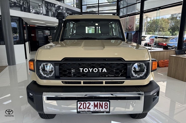2023 Toyota LC Military GXL image 15