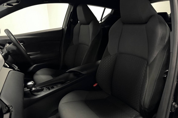 2023 Toyota C-HR GXL AWD image 14