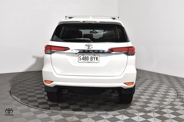 2018 Toyota Fortuner GXL image 4