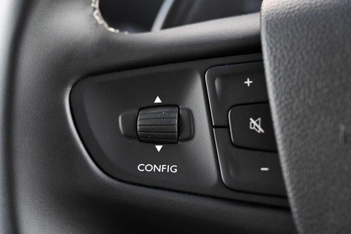 2024 Peugeot Expert Pro SWB Auto image 13