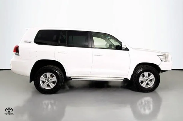 2021 Toyota LANDCRUISER GXL image 10