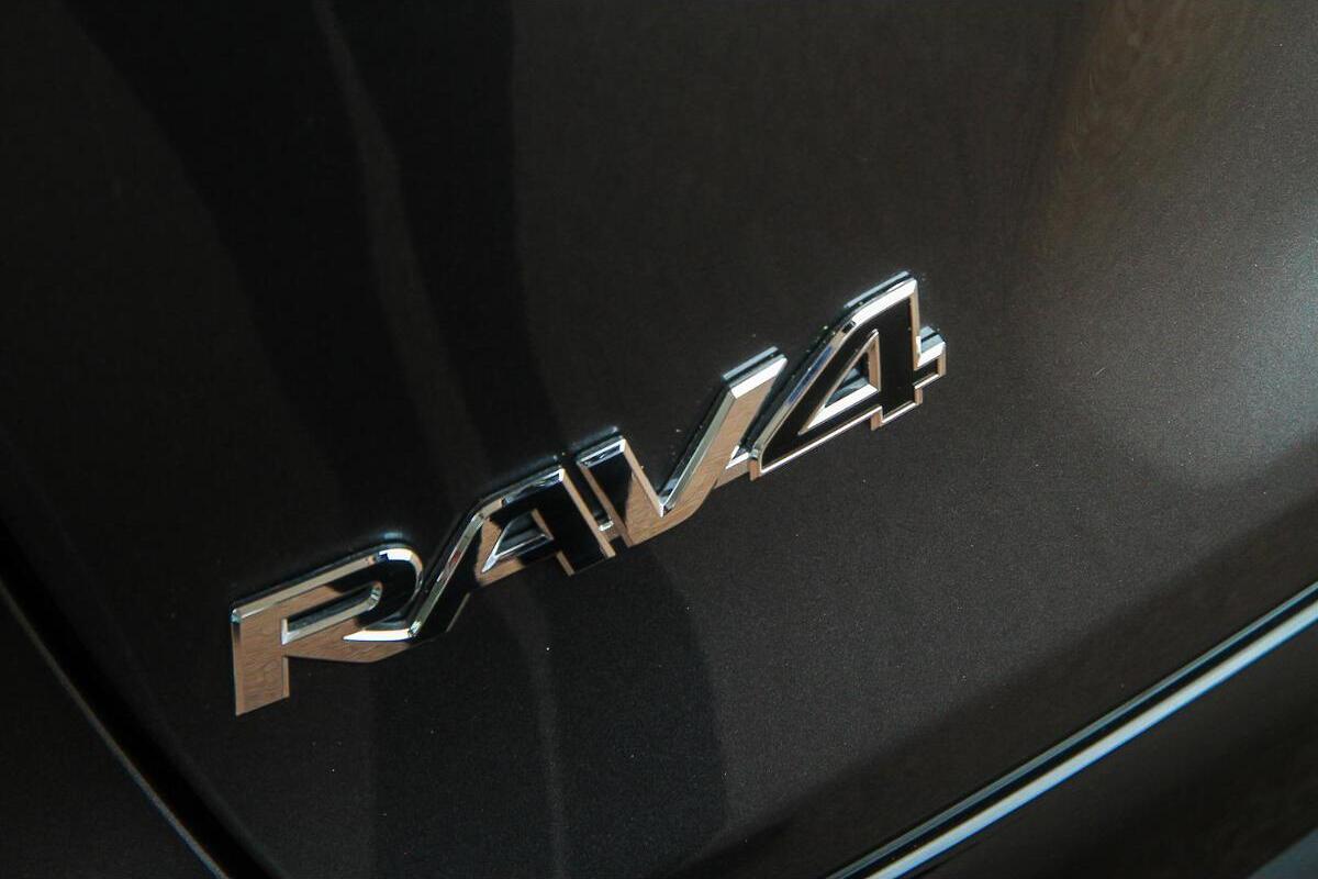 2025 Toyota RAV4 XSE Auto 2WD image 6