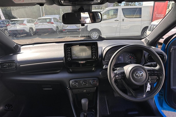 2022 Toyota Yaris Ascent Sport image 23
