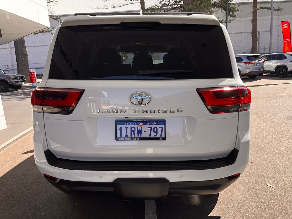 2021 Toyota Landcruiser VX image 4