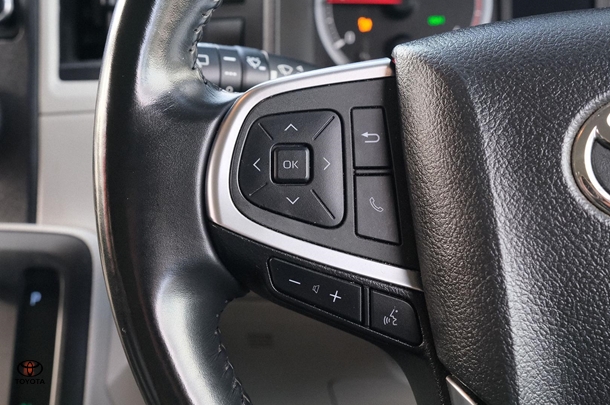 2022 Toyota Hiace LWB image 17