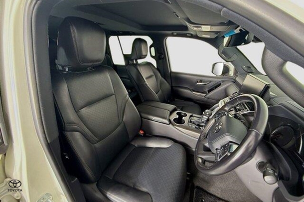 2022 Toyota LANDCRUISER Sahara ZX image 12