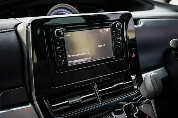 2019 Toyota Tarago GLi image 24