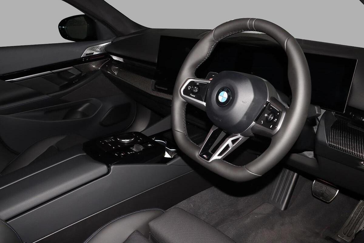 2025 BMW 5 Series 520i M Sport G60 Auto image 6