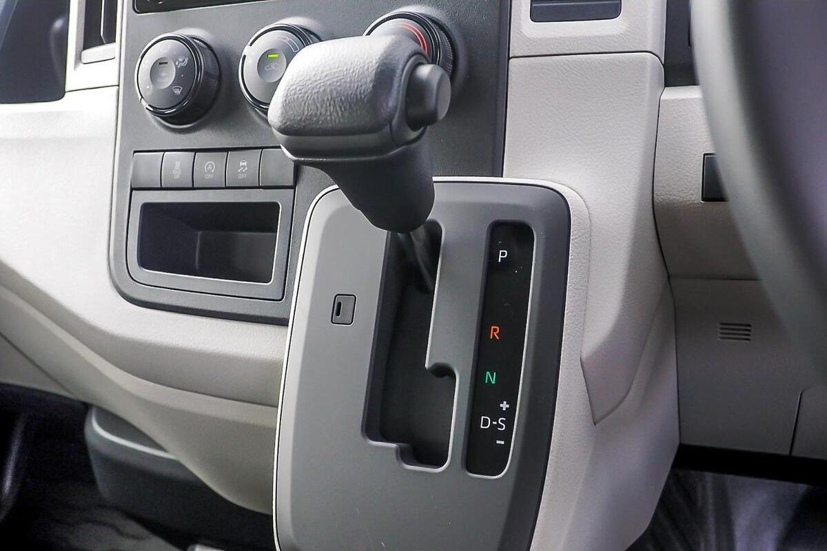 2024 Toyota Hiace LWB Auto image 7