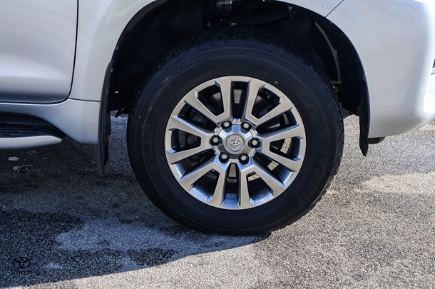 2019 Toyota Prado VX image 12