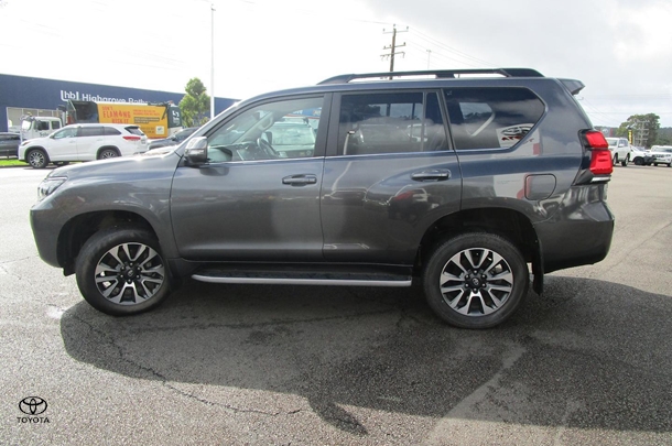 2021 Toyota Prado VX image 27