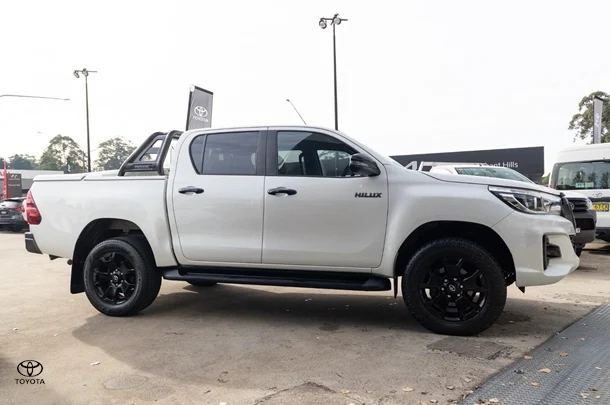 2018 Toyota Hilux 4x4 Rogue image 3