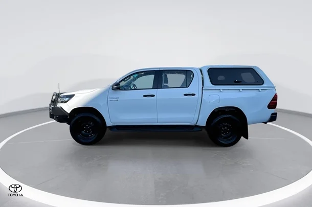 2021 Toyota Hilux SR image 5