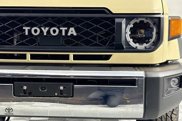 2023 Toyota LANDCRUISER MILITARY GXL image 3