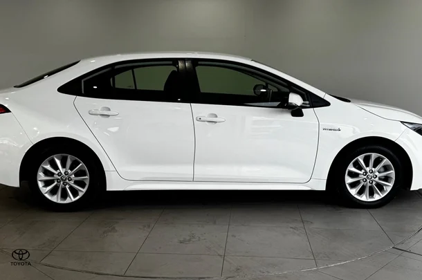 2022 Toyota Corolla Sedan Hybrid Ascent Sport image 13