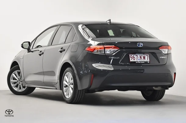2024 Toyota Corolla Sedan Hybrid SX image 5