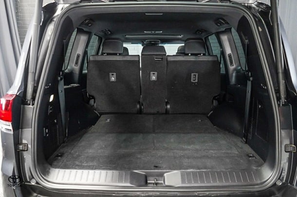 2022 Toyota Landcruiser Sahara image 11