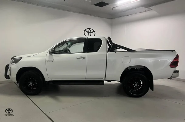 2023 Toyota Hilux SR5 image 8