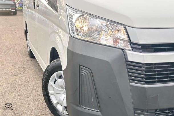 2022 Toyota HiAce LWB image 3