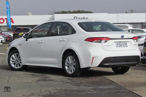 2024 Toyota Corolla Sedan Hybrid Ascent Sport image 4