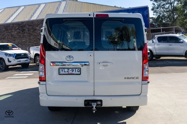 2022 Toyota HIACE LWB image 5