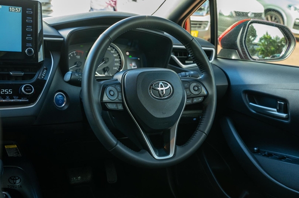 2021 TOYOTA Corolla Hatch Hybrid SX image 9
