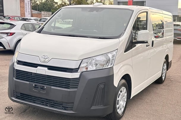 2022 Toyota HiAce LWB image 7