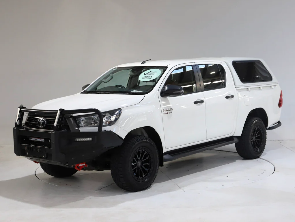 2021 Toyota Hilux SR image 3