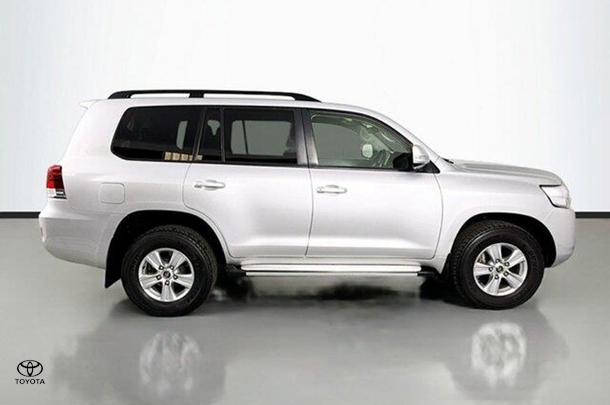 2021 Toyota LANDCRUISER GXL image 10