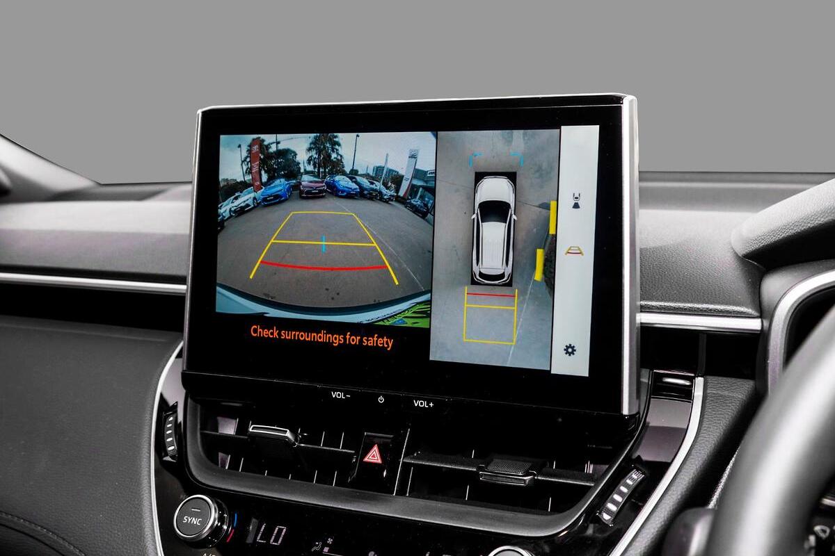 2024 Toyota Corolla Cross Atmos Auto eFour image 14