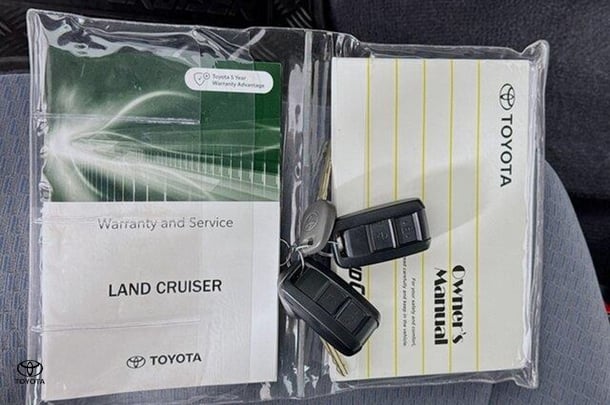 2022 Toyota LANDCRUISER MILITARY GXL image 17