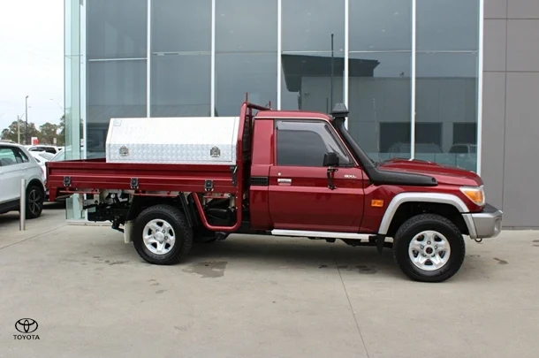 2022 Toyota LC Military GXL image 3