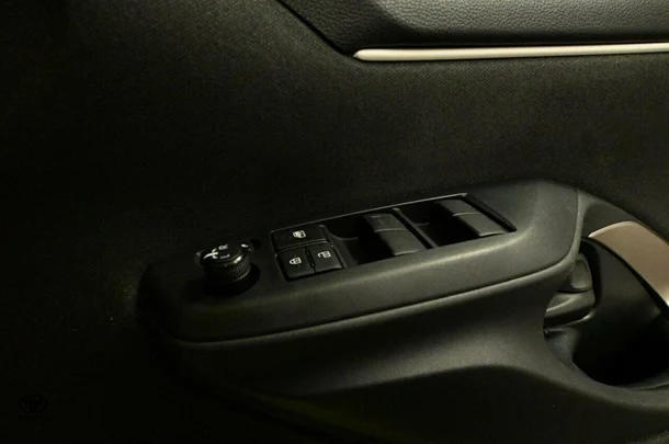 2020 Toyota Yaris SX image 12