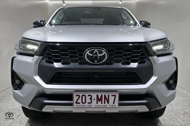 2024 Toyota Hilux SR5 image 7