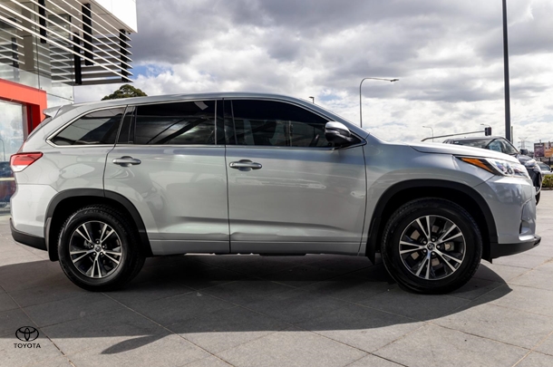 2017 Toyota KLUGER GX AWD image 4