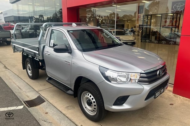 2023 Toyota Hilux SR image 5