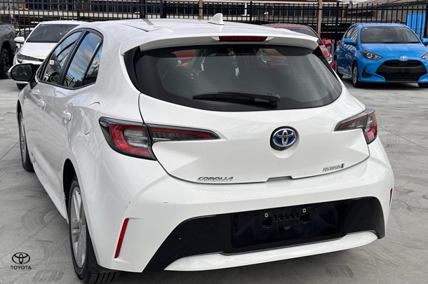 2022 Toyota Corolla Hatch Hybrid Ascent Sport image 11