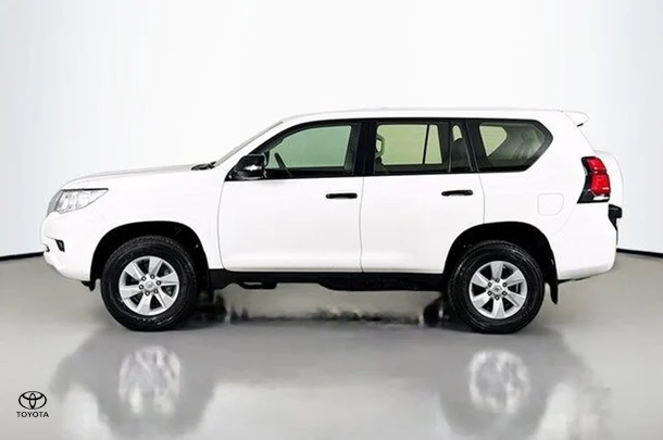 2023 Toyota Prado GX image 5