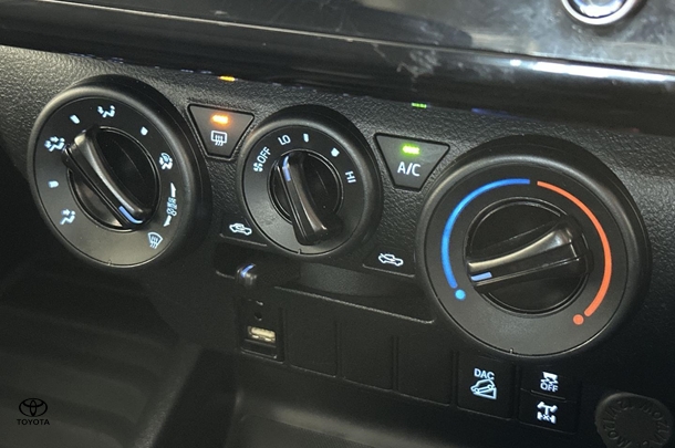 2020 Toyota Hilux SR image 22