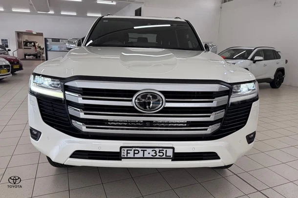 2022 Toyota Landcruiser Sahara image 2