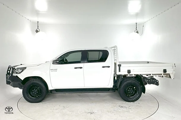 2022 Toyota Hilux SR image 6