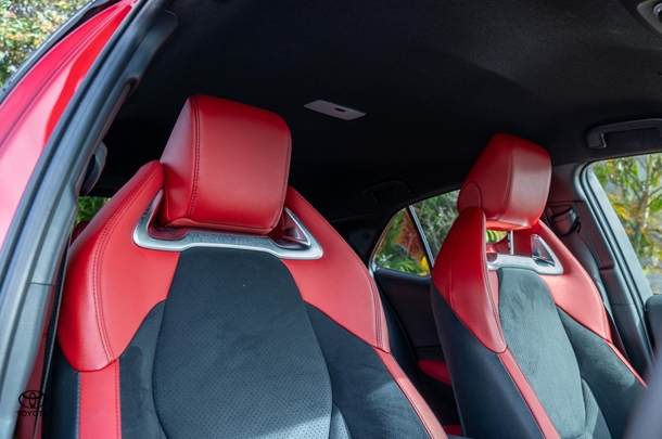 2024 TOYOTA Corolla Hatch Hybrid ZR image 9