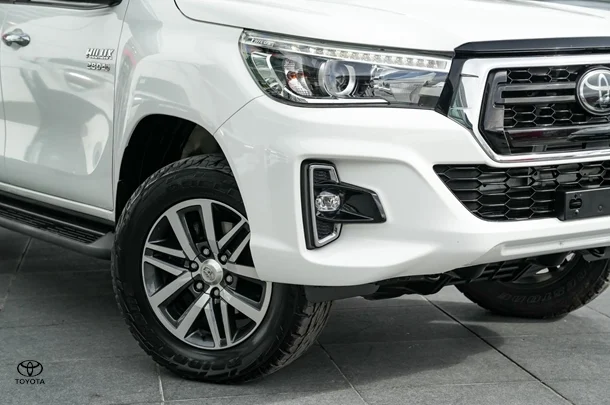 2019 Toyota HILUX SR5 image 7
