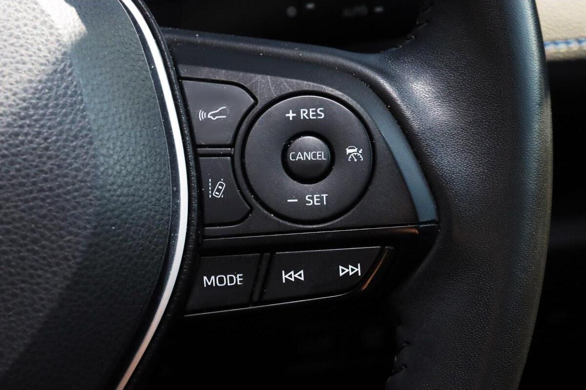 2024 Toyota RAV4 XSE Auto eFour image 15